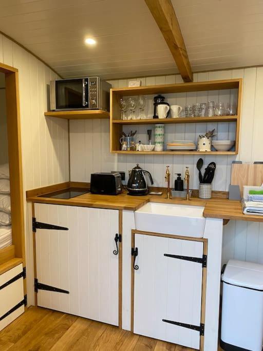 The Hereford Hut, Charming 1 Bedroom Shepherds Hut Callow ภายนอก รูปภาพ